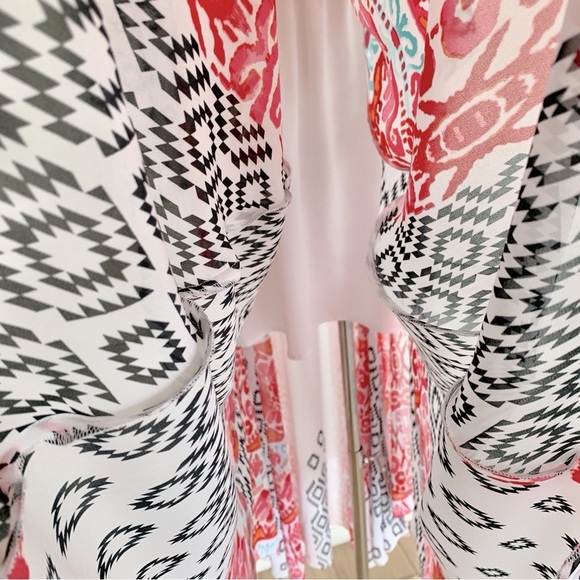 NWOT Bebe Flowy Chiffon Geometric Tribal Print Cold-Shoulder V-Neck Maxi Dress - Picture 6 of 15